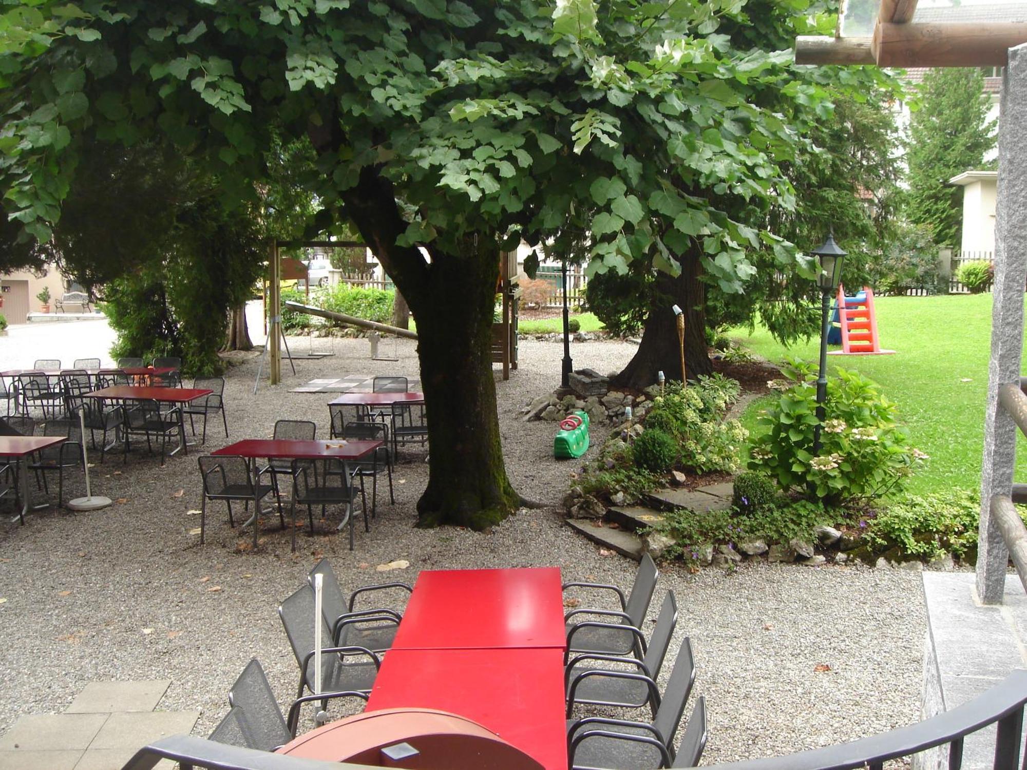 Hotel Eden Sisikon Екстериор снимка