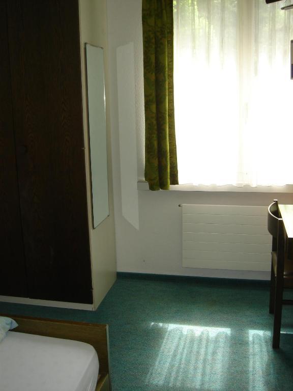 Hotel Eden Sisikon Стая снимка