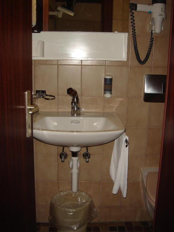 Hotel Eden Sisikon Стая снимка