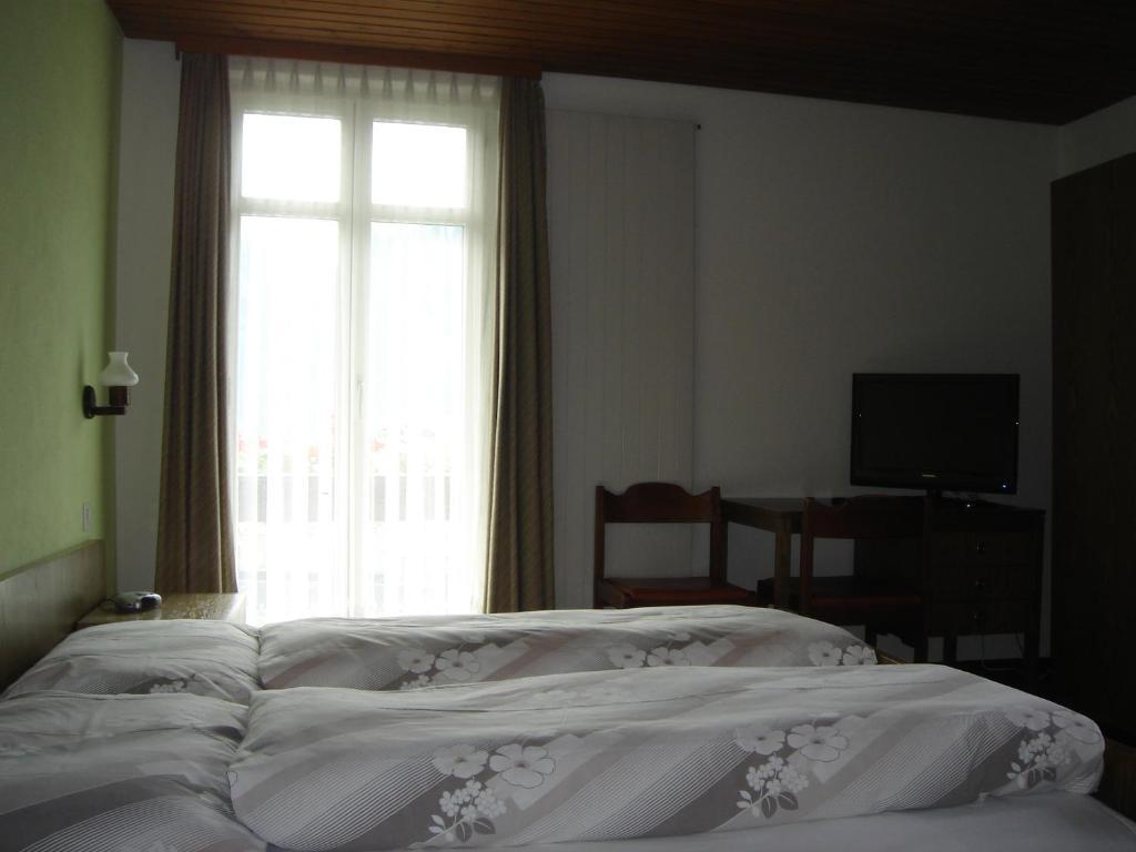 Hotel Eden Sisikon Стая снимка