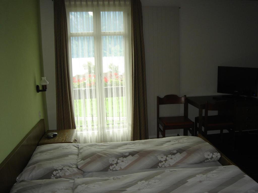 Hotel Eden Sisikon Стая снимка