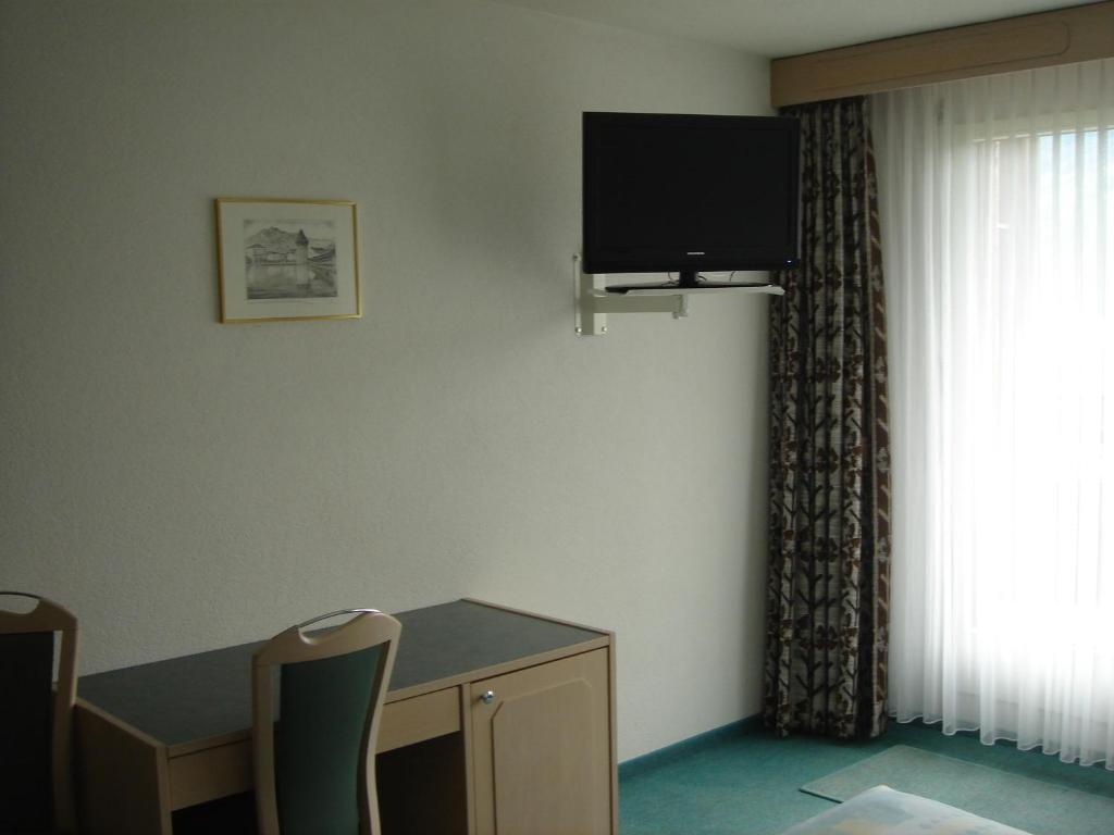 Hotel Eden Sisikon Стая снимка