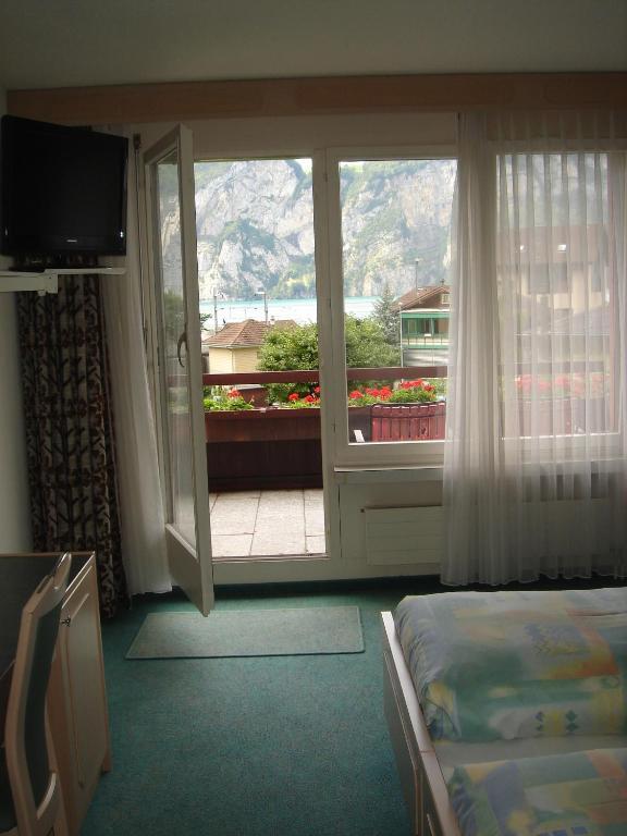 Hotel Eden Sisikon Стая снимка