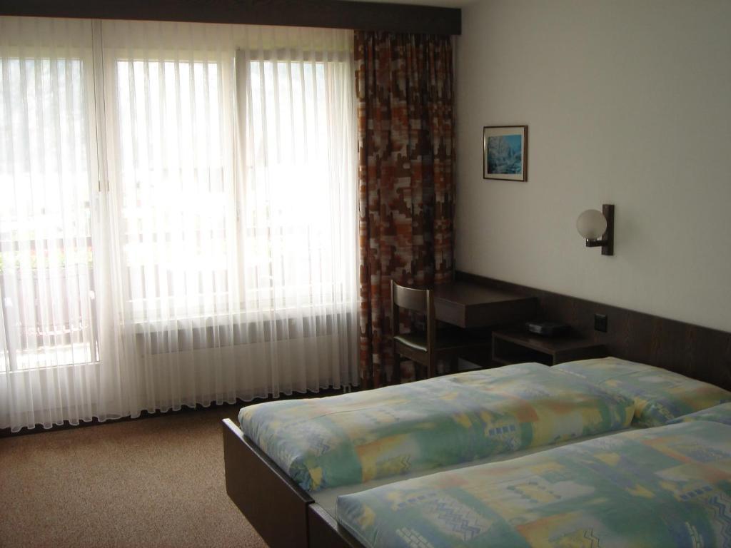 Hotel Eden Sisikon Стая снимка