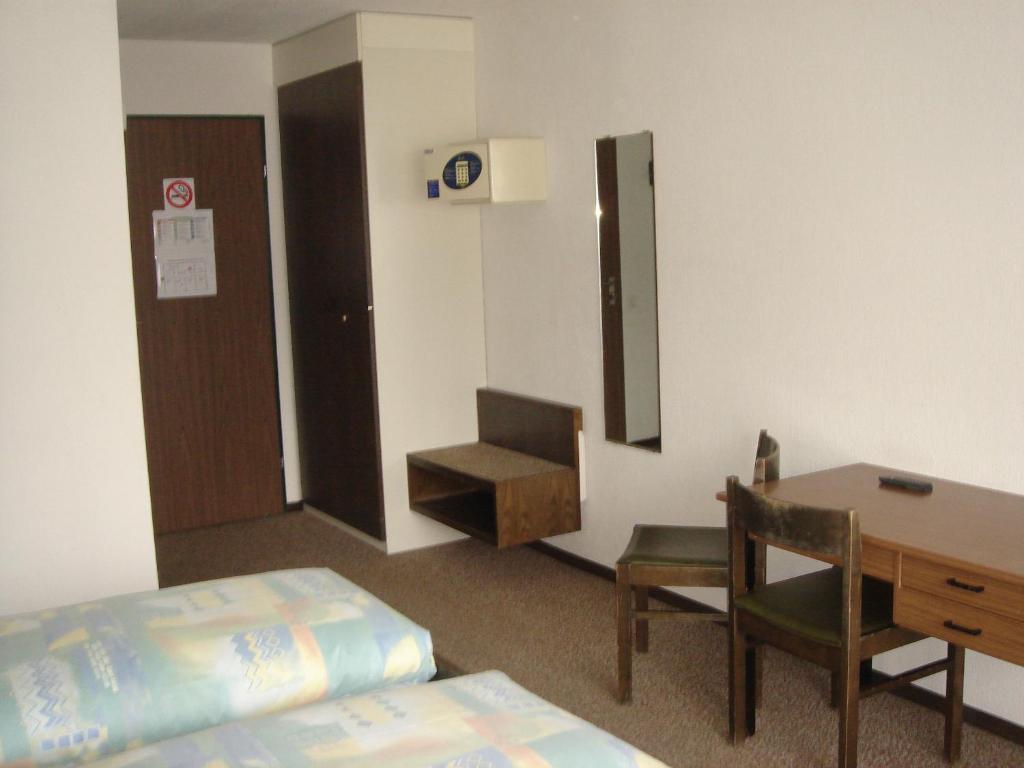 Hotel Eden Sisikon Стая снимка
