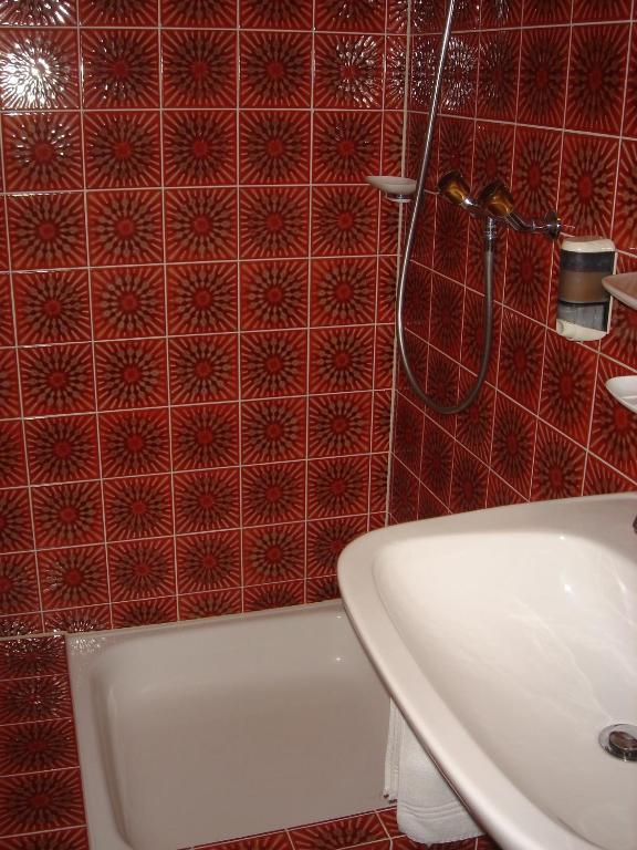 Hotel Eden Sisikon Стая снимка
