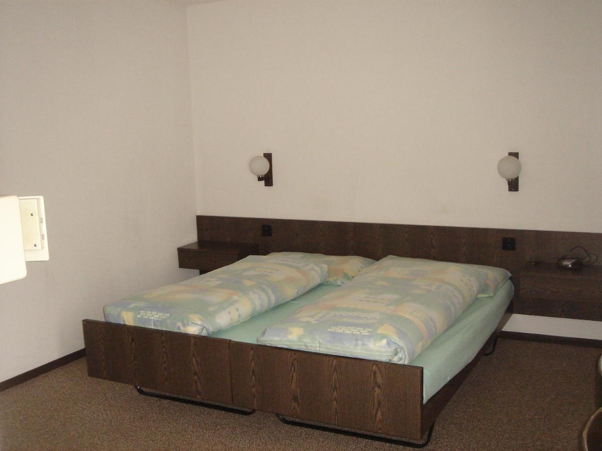 Hotel Eden Sisikon Стая снимка